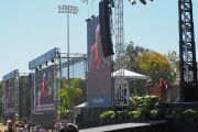 Его Святейшество Далай-лама выступает с публичной лекцией на стадионе Калифорнийского университета Сан-Диего. Сан-Диего, штат Калифорния, США. 16 июня 2017 г. Фото: Джереми Рассел (офис ЕСДЛ)