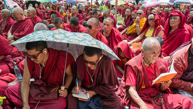 Далай-лама начал учения по сочинениям «Ступени созерцания» и «37 практик бодхисаттвы»