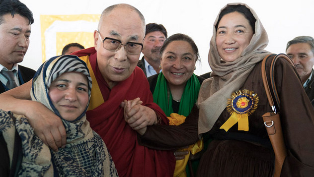Далай-лама посетил церемонию открытия монастыря Дуджом в Ше и нанес визит в Ид-Гах в Ле
