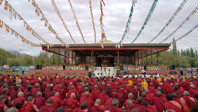 В Ле прошел второй день учений Далай-ламы по поэме Шантидевы «Путь бодхисаттвы»