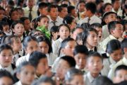 Некоторые из 1600 учеников Ладакской публичной школы во время визита Его Святейшества Далай-ламы. Ле, Ладак, штат Джамму и Кашмир, Индия. 8 июля 2017 г. Фото: Лобсанг Церинг (офис ЕСДЛ)