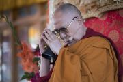 Его Святейшество Далай-лама проводит подготовительные церемонии в начале заключительного дня учений в монастыре Дискет. Дискет, долина Нубра, штат Джамму и Кашмир, Индия. 13 июля 2017 г. Фото: Тензин Чойджор (офис ЕСДЛ)