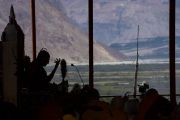 Вид на горы, окружающие долину Нубра, во время заключительного дня учений Его Святейшества Далай-ламы в монастыре Дискет. Дискет, долина Нубра, штат Джамму и Кашмир, Индия. 13 июля 2017 г. Фото: Тензин Чойджор (офис ЕСДЛ)