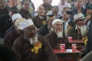 Представители местного мусульманского сообщества во время встречи с Его Святейшеством Далай-ламой в Ид-Гахе. Ле, Ладак, штат Джамму и Кашмир, Индия. 26 июля 2017 г. Фото: Тензин Чойджор (офис ЕСДЛ)