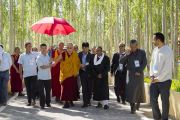 Его Святейшество Далай-лама направляется из своей резиденции на площадку учений Шивацель. Ле, Ладак, штат Джамму и Кашмир, Индия. 28 июля 2017 г. Фото: Тензин Чойджор (офис ЕСДЛ)