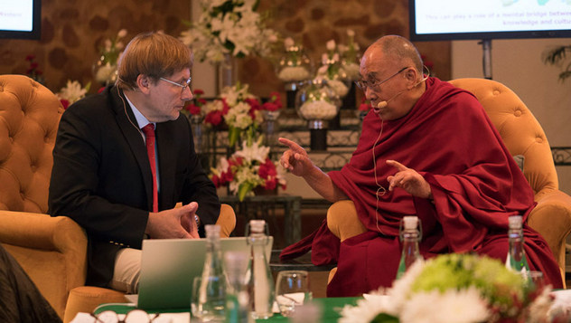 Далай-лама принял участие в диалоге «Природа сознания» между российскими и буддийскими учеными-философами
