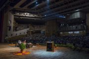 Вид на конференц-зал Сири Форт  во время лекции Его Святейшества Далай-ламы «Искусство быть счастливым». Нью-Дели, Индия. 10 августа 2017 г. Фото: Тензин Чойджор (офис ЕСДЛ)