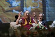 Его Святейшество Далай-лама выступает с лекцией «Искусство быть счастливым», организованной Ассоциацией британских ученых-философов в конференц-зале Сири Форт. Нью-Дели, Индия. 10 августа 2017 г. Фото: Тензин Чойджор (офис ЕСДЛ)