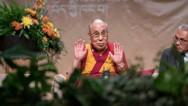 Далай-лама принял участие в симпозиуме «Западная наука и буддийские воззрения» и посетил Тибетский дом