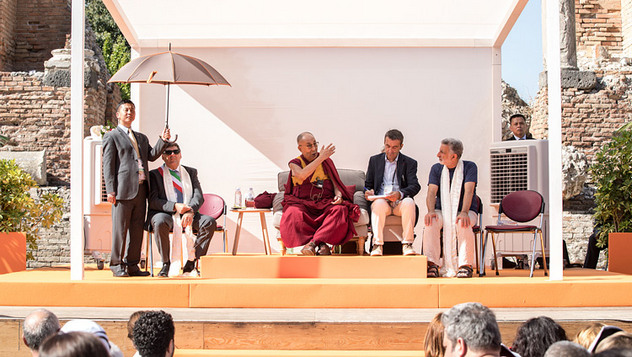 Далай-лама прочел публичную лекцию о мире на земле и дружбе народов в Таормине