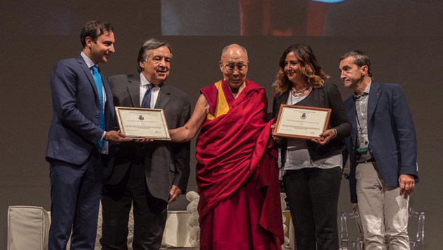 В Палермо Далай-лама встретился с журналистами и прочел публичную лекцию