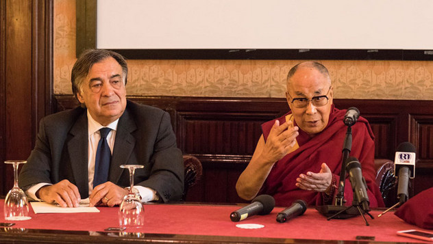 В Палермо Далай-лама встретился с журналистами и прочел публичную лекцию