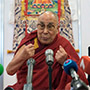 В Риге Далай-лама дал пресс-конференцию и начал учения по «Ступеням созерцания» и «Краткому ламриму»