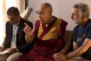 Его Святейшество Далай-лама проводит пресс-конференцию в своем отеле в Таормине. Таормина, Сицилия, Италия. 16 сентября 2017 г. Фото: Паоло Регис