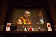 Его Святейшество Далай-лама выступает с публичной лекцией в театре Массимо. Палермо, Сицилия, Италия. 18 сентября 2017 г. Фото: Паоло Регис