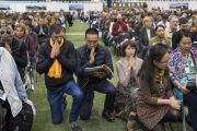 Участники учений Его Святейшества Далай-ламы читают молитву о зарождении бодхичитты. Рига, Латвия. 24 сентября 2017 г. Фото: Тензин Чойджор (офис ЕСДЛ)