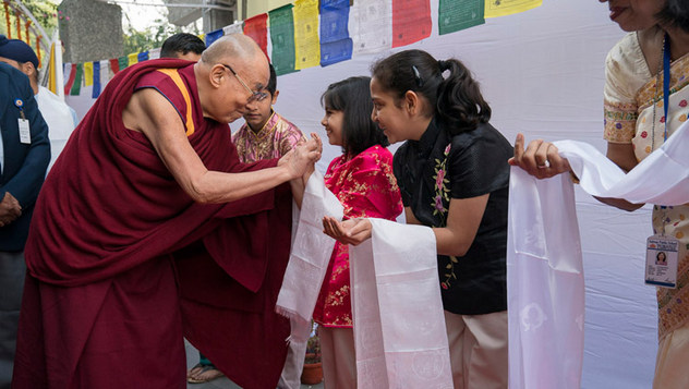 Далай-лама провел беседу об общечеловеческих ценностях в публичной школе Сальвана