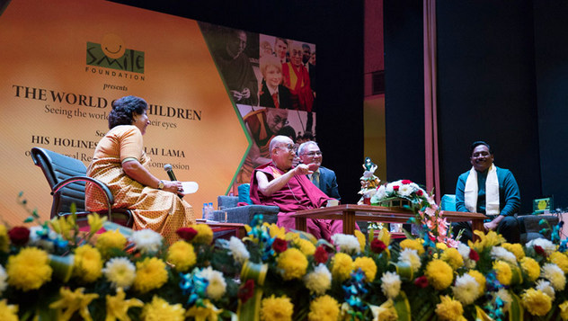 Далай-лама провел беседу о глобальной ответственности и сострадании по просьбе благотворительного фонда «Улыбка»