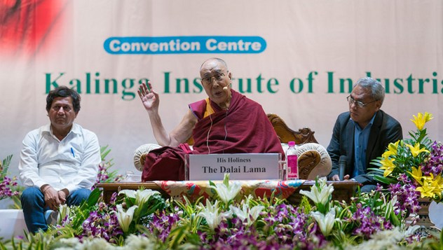 Далай-лама встретился со студентами Института социологии «Калинга» в индийском штате Орисса