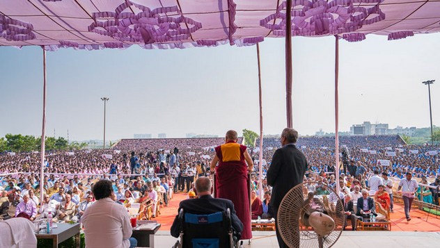 Далай-лама встретился со студентами Института социологии «Калинга» в индийском штате Орисса