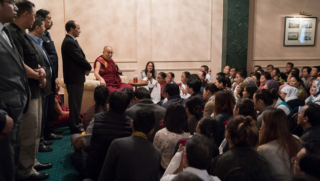 В Калькутте Далай-лама встретился с членами Индийской торговой палаты