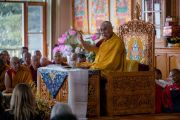 Его Святейшество Далай-лама дарует наставления в ходе торжественного открытия новой школы монастыря Намгьял. Дхарамсала, Индия. 2 ноября 2017 г. Фото: Тензин Чойджор (офис ЕСДЛ)