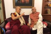 Его Святейшество Далай-лама во время встречи с бывшим заместителем премьер-министра Индии Л. К. Адвани. Нью-Дели, Индия. 18 ноября 2017 г. Фото: Тензин Такла (офис ЕСДЛ)
