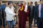 По завершении встречи с главным министром штата Орисса Навином Патнаиком Его Святейшество Далай-лама прибывает в отель. Бхубанешвар, штат Орисса, Индия. 20 ноября 2017 г. Фото: Тензин Чойджор (офис ЕСДЛ)