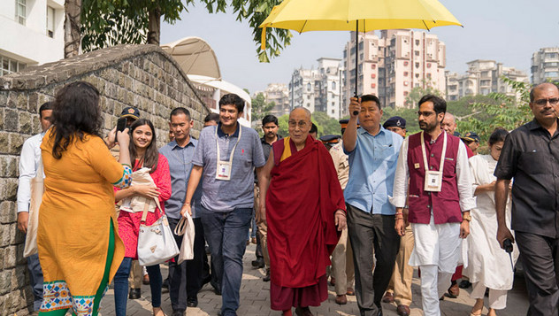 В Мумбаи Далай-лама прочел лекцию по просьбе общества «Видьялоке»