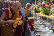 Далай-лама посетил монастыри Ташилунпо и Намдролинг