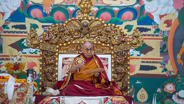 Далай-лама принял участие в торжественном открытии двора для монастырских диспутов в Сера Ме и даровал учения