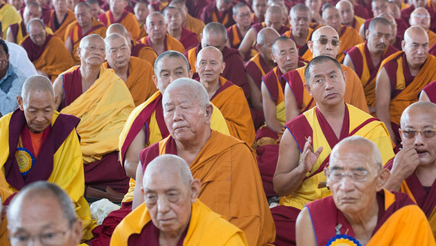 Далай-лама принял участие в торжественном открытии двора для монастырских диспутов в Сера Ме и даровал учения