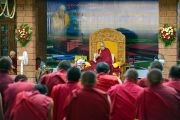 Его Святейшество Далай-лама дарует наставления во время церемонии открытия центра медитации и науки монастыря Дрепунг Лоселинг. Мундгод, штат Карнатака, Индия. 14 декабря 2017 г. Фото: Лобсанг Церинг.