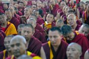 Монахи слушают учения Его Святейшества Далай-ламы в монастыре Ганден Лачи. Мундгод, штат Карнатака, Индия. 17 декабря 2017 г. Фото: Лобсанг Церинг.