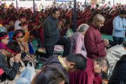 Некоторые из более 15000 верующих, собравшихся в монастыре Сера Чже на посвящение Хаягривы, даруемое Его Святейшеством Далай-ламой. Билакуппе, штат Карнатака, Индия. 20 декабря 2017 г. Фото: Лобсанг Церинг.