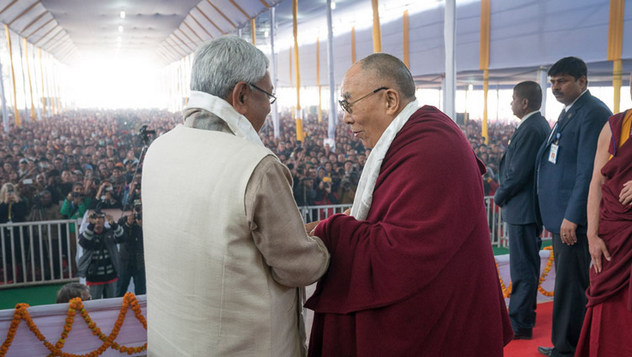 В Бодхгае прошел третий день учений Далай-ламы и был выпущен в свет первый том английского издания «Наука и философия в индийской буддийской классике»