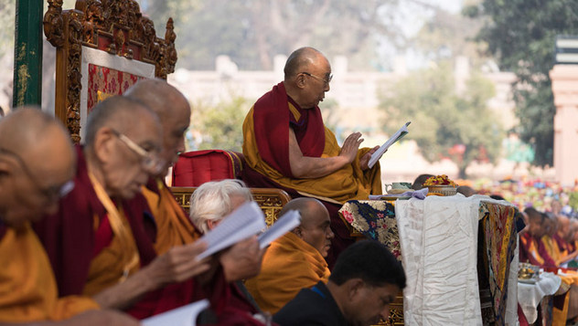 Далай-лама принял участие в молебне у дерева бодхи