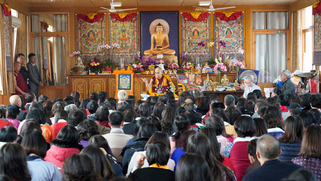 Далай-лама принял участие в молебне у дерева бодхи
