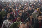 Некоторые из более 50 000 верующих, собравшихся на учения Его Святейшества Далай-ламы по «Сутре Колеса Учения» и сутре «Ростки риса». Бодхгая, штат Бихар, Индия. 6 января 2018 г. Фото: Лобсанг Церинг.