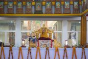 Его Святейшество Далай-лама во время второго дня учений по «Сутре Колеса Учения» и сутре «Ростки риса». Бодхгая, штат Бихар, Индия. 6 января 2018 г. Фото: Лобсанг Церинг.