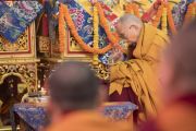 Его Святейшество Далай-лама проводит подготовительные церемонии для посвящения Авалокитешвары. Бодхгая, штат Бихар, Индия. 15 января 2018 г. Фото: Мануэль Бауэр.