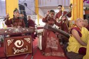 Монгольские музыканты выступают по завершении молебна о долгой жизни Его Святейшества Далай-ламы. Бодхгая, штат Бихар, Индия. 16 января 2018 г. Фото: Мануэль Бауэр.