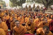 Монахи, собравшиеся у ступы Махабодхи, чтобы принять участие в молитвенном собрании с Его Святейшеством Далай-ламой. Бодхгая, штат Бихар, Индия. 17 января 2018 г. Фото: Мануэль Бауэр.