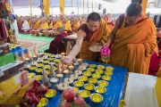 Монахи готовят традиционные подношения во время посвящения одиночного Ямантаки, даруемого Его Святейшеством Далай-ламой. Бодхгая, штат Бихар, Индия. 21 января 2018 г. Фото: Лобсанг Церинг.