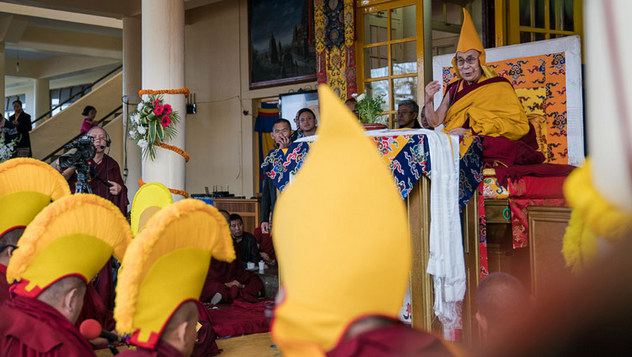 В День явления чудесных сил Будды Далай-лама даровал традиционные учения по «Джатакам» и «Восхвалению взаимозависимого возникновения» Чже Цонкапы