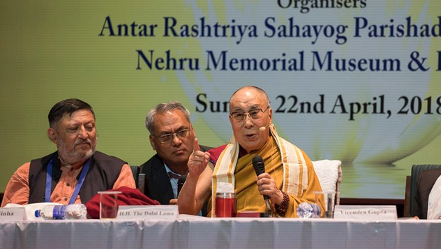 В Дели Далай-лама посетил мемориальный музей и библиотеку Неру