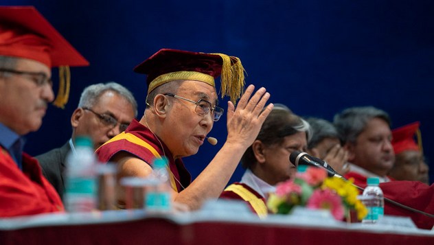 Далай-лама посетил 23-ю церемонию вручения дипломов в Институте управления им. Лала Бахадура Шастри