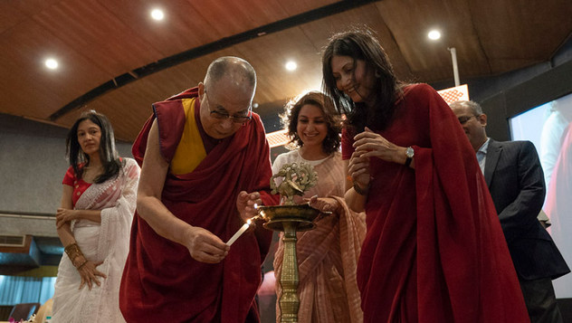 Далай-лама прочел публичную лекцию «Счастье и жизнь без стресса»