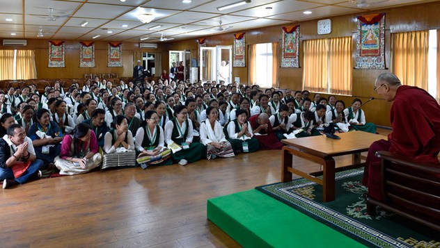 Далай-лама встретился с делегатами Тибетской ассоциации женщин