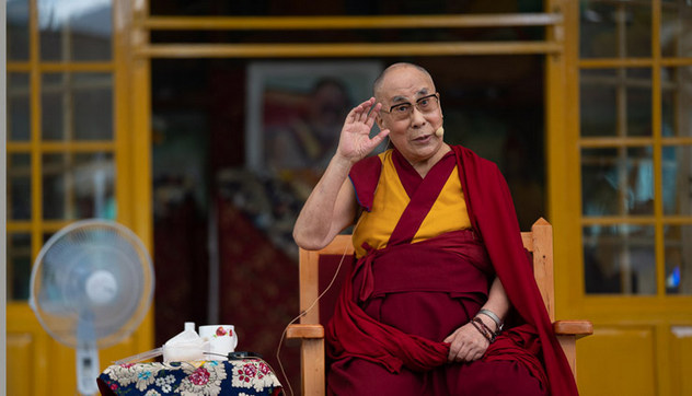 Далай-лама встретился с иностранными туристами
